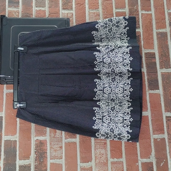 Loft Skirt Size 8P - Picture 1 of 7